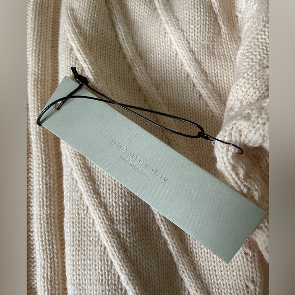 NWT One Gray Day Cream Sweater Pullover Size S - Picture 3 of 4